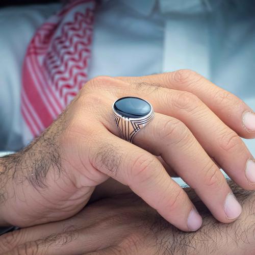 خاتم كلاسيكي عقيق يماني اسود