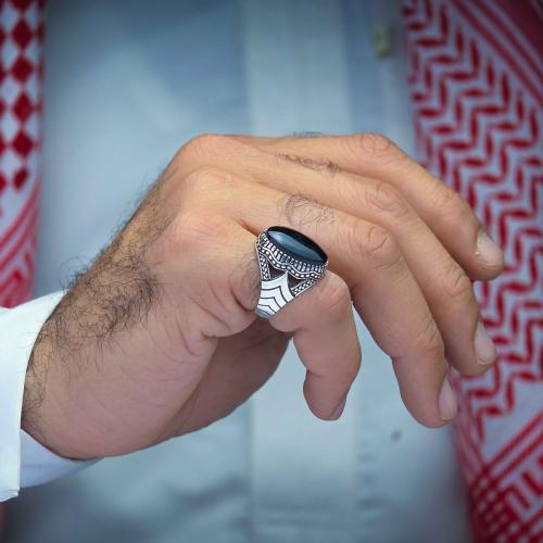 خاتم كلاسيكي عقيق يماني اسود