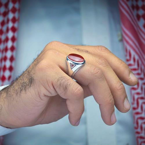 خاتم كلاسيكي عقيق يماني احمر
