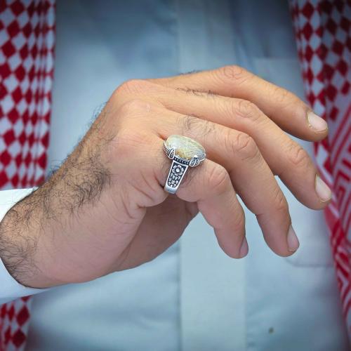 خاتم ملكي عقيق يماني مسماري