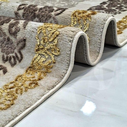 سجاد كلاسيك – نقشة فاخرة باللون الكريمي والذهبي