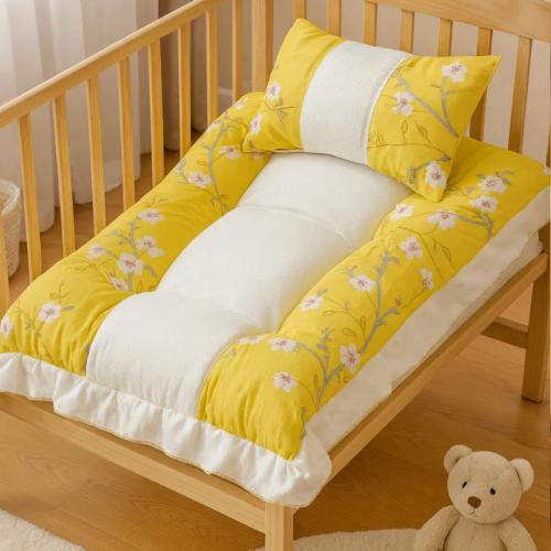 فرشة سرير أطفال قطعتين – أصفر مزهر مع وسط فرو مبطّ...