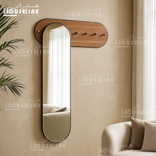 علاقة عبايات بمرآة بطابع مودرن أنيق