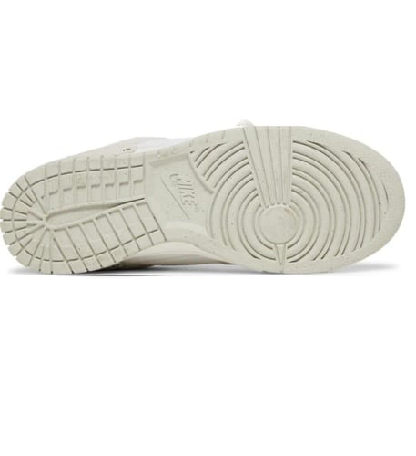 نايكي دانك لو ديسربت بايل ايفوري