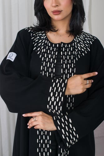 عباية AE18 | عباية سوداء مطرزة