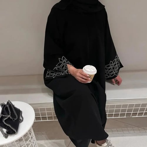 عباية تطريز أكمام واسعة