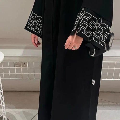 عباية تطريز أكمام واسعة