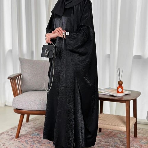 عبايه ناعمه- تصميم واسع وانسيابي