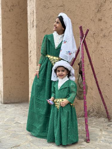 الكرته حجازية اللون اخضر مع حزام ذهبي + محرمة ومدو...