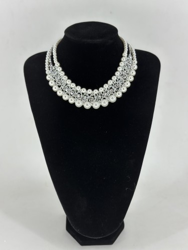 عقد لولو فضي