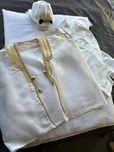 بكج بشت سكري مع غترة وعقال وطاقية