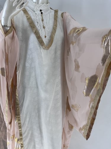 اللبس الحجازي وردي كبار