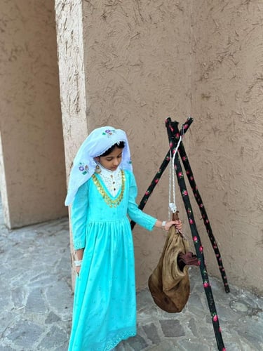 كرته حجازية اللون اخضر تفني مع نصف سديرية ومحرمة و...