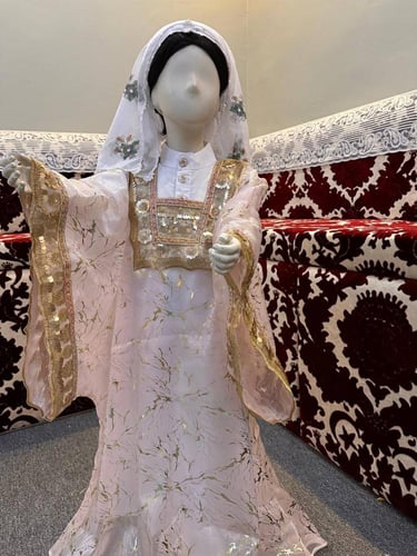 المسدح الهاشمي بالشيوف الوردي الفاتح المزخرف بالذه...