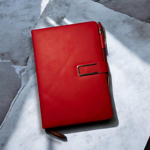 نوت بوك + قلم" احمر "