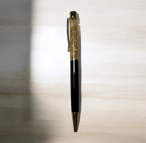 قلم أسود بحفر أسم