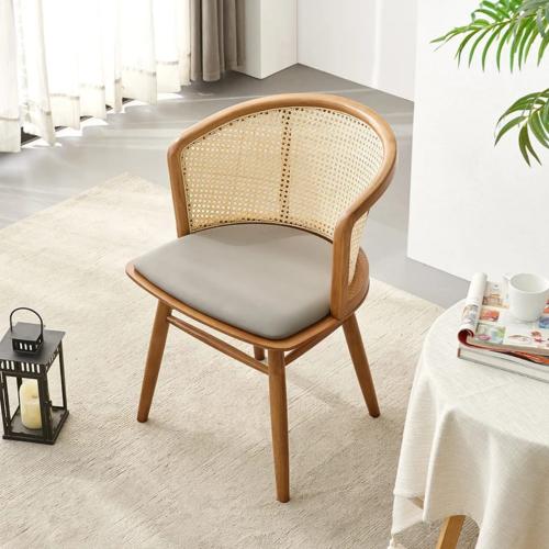 كرسي طعام خشب بيج مع مقعد جلد رصاصي GWD1497