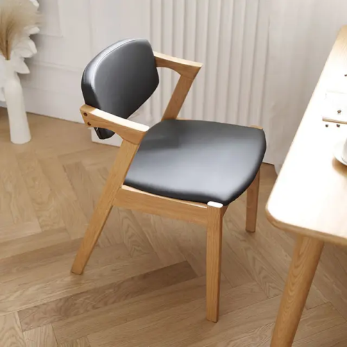 كرسي طعام خشب بيج مع مقعد جلد اسود DY-0023