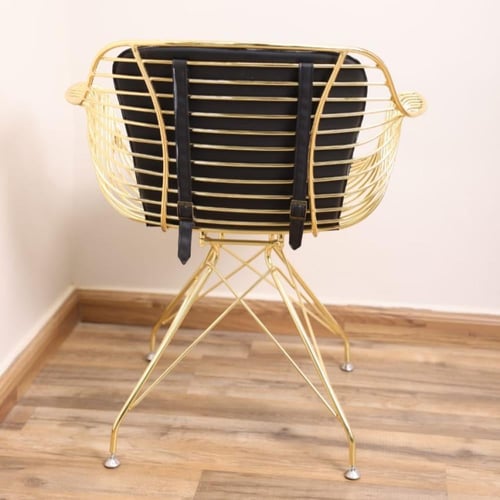 طقم طاولة طعام ستيل ذهبي بسطح قزاز دائري مع 2 كراس...