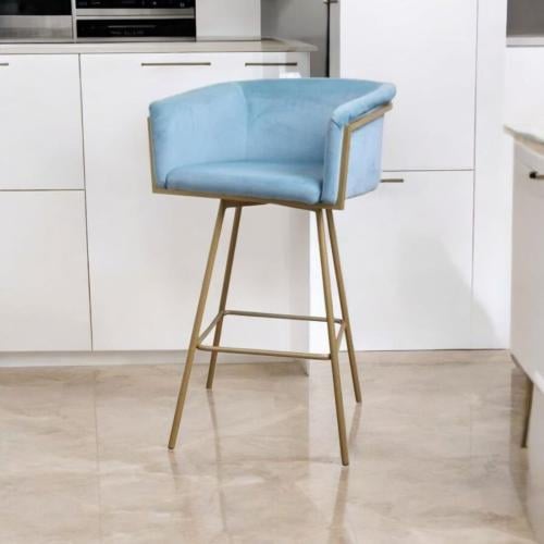 كرسي بار قماش قطيفة ازرق فاتح وقاعدة ارجل حديد لون...