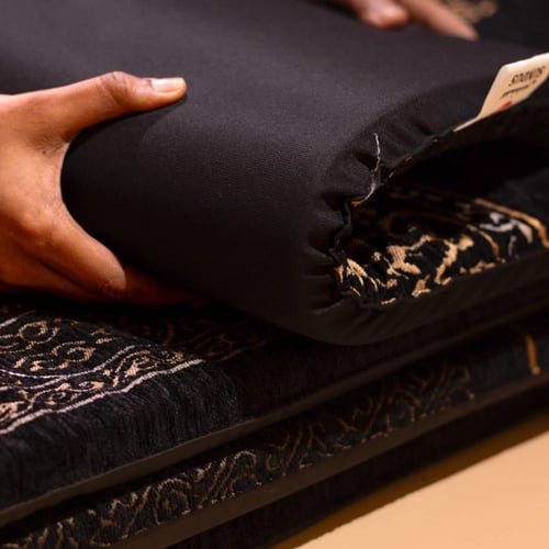 سجادة الصلاة الترا سندس المريحه والمبطنة بطبقتين ش...