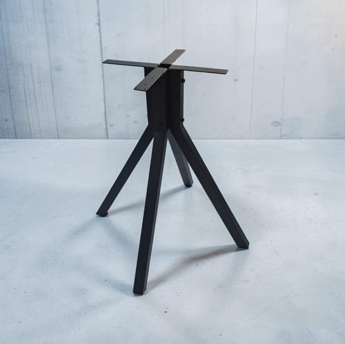 قاعدة طاولة طعام وكوفي ب3ارجل لون اسود مقاس 74CM*6...
