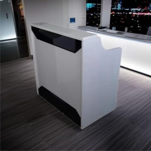 كاونتر استقبال خشبي مع أدراج 120 سم و ابيض