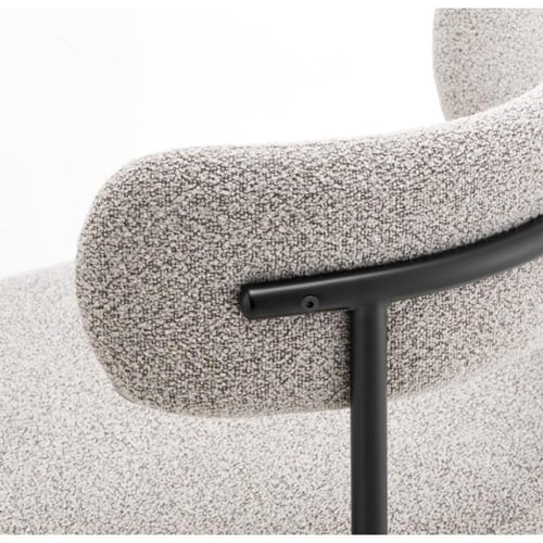 كرسي بار قماش ابيض و قاعده اربع ارجل حديد لون اسود