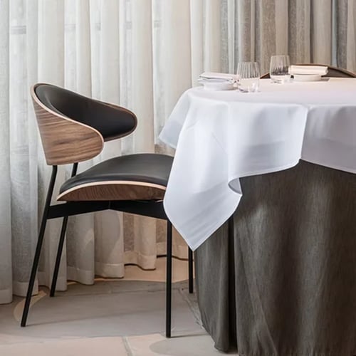 كرسي طعام وكافيه خشبي مع جلد اسود GWD1592BLACK