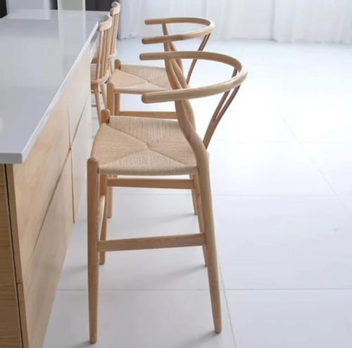 كرسي بار خارجي حديد بيج وقاعدة ارجل حديد لون خشبي...