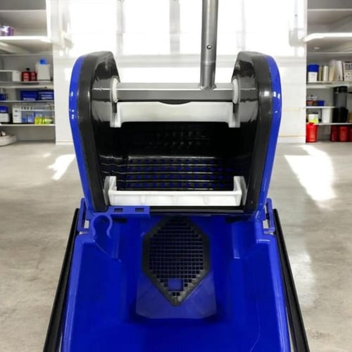 عربية نظافة بلاستيك ازرق بيد للدفع كروم GWD1350