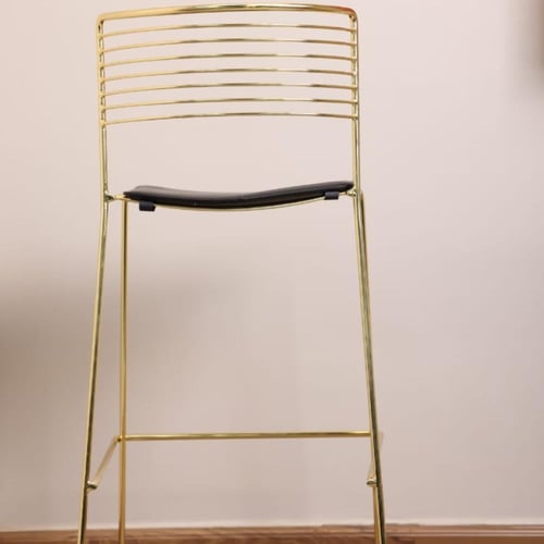 طقم طاولة طعام بار ستيل ذهبي بسطح قزاز مربع مع 2 ك...