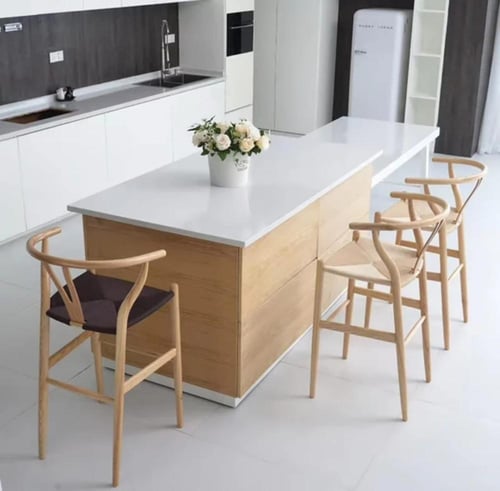 كرسي بار خارجي حديد بيج وقاعدة ارجل حديد لون خشبي...