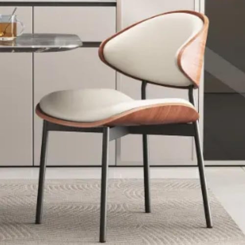 كرسي طعام وكافيه خشبي مع جلد بيج على رصاصي GWD1592...