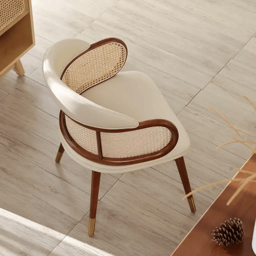 كرسي كافيه خشبي مع جلد بيج للمقعد والظهر بيد خشب و...