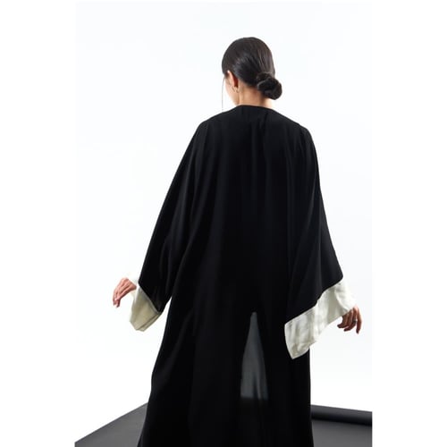 C106 - Black & White