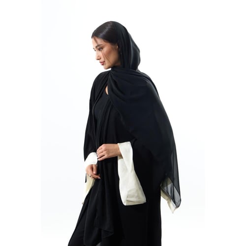 C106 - Black & White