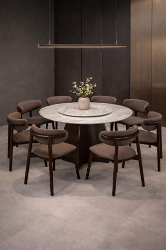 طاولة طعام رخام دائرية مع كراسي بتصميم راقٍ متوفر...