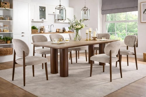 طاولة طعام رخامية فاخرة مع كراسي مخملية – تصميم عص...