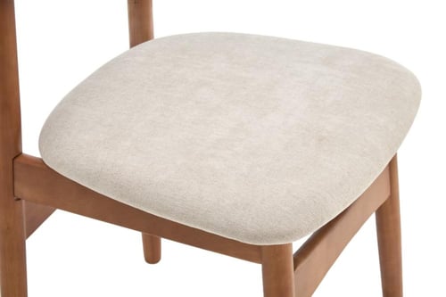 كرسي طعام خشبي بظهر راتان طبيعي – تصميم عصري فاخر