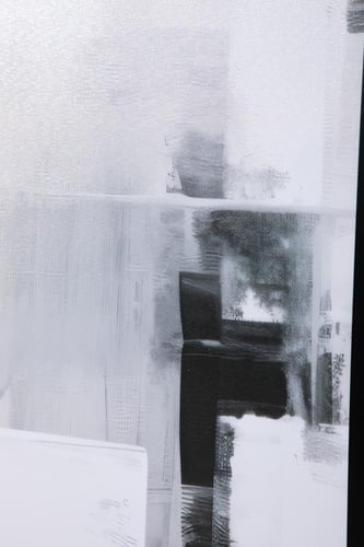 لوحة جدارية مع مرآة وعلاقات بتصميم عصري أنيق