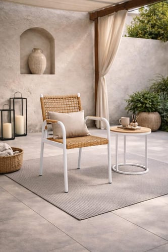 كرسي أنيق – تصميم عصري للاستخدام الخارجي بألوان مت...