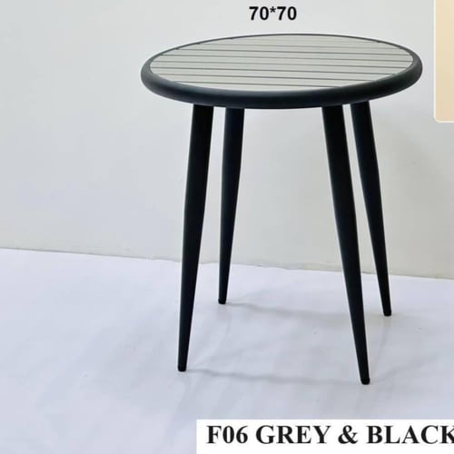 طاولات قهوة جلسات خارجية بتصاميم دائرية ومربعة، مت...