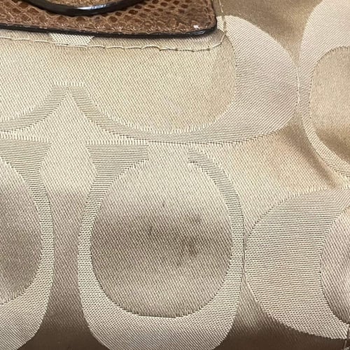 2010 coach Signature stripe zip sachel