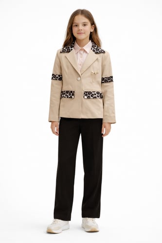 طقم بناتي رسمي أنيق باللون الوردي مع جاكيت مميز