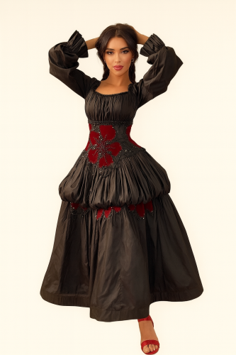 فستان سهرة أسود منفوش بتطريزات حمراء فاخرة