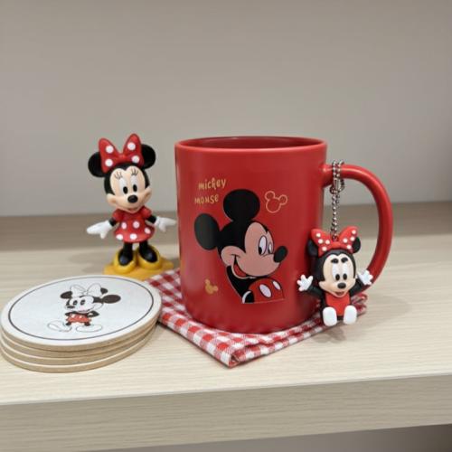 كوب سيراميك ميكي ماوس باللون الأحمر مع ميدالية مين...