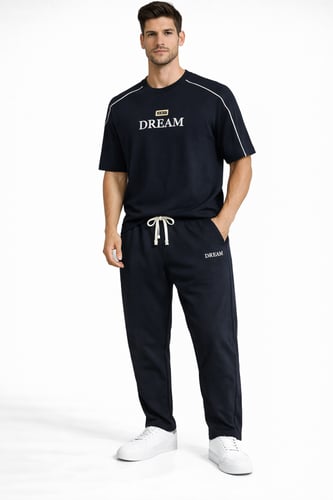 طقم رجالي رياضي عصري بطابع شبابي مميز