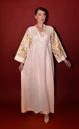 Loose thobe embroidered sleeves