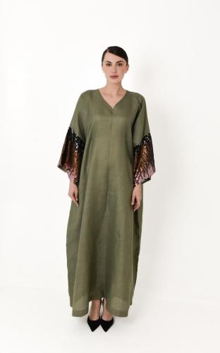 Plain thobe with embroidered sleeves